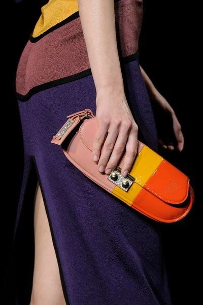 Look 77